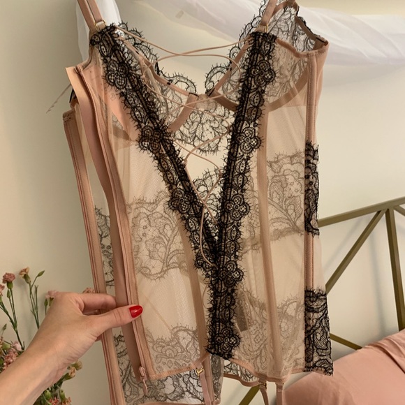 NWT Victoria Secrets Garter Slip/ Corset - Picture 3 of 6